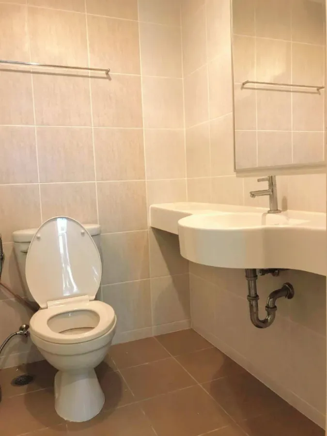 For sale: Lathampini Ville On Nut-Pattanakarn, 1st floor room, next to the garden, very shady atmosphere, complete with electrical appliances. If you