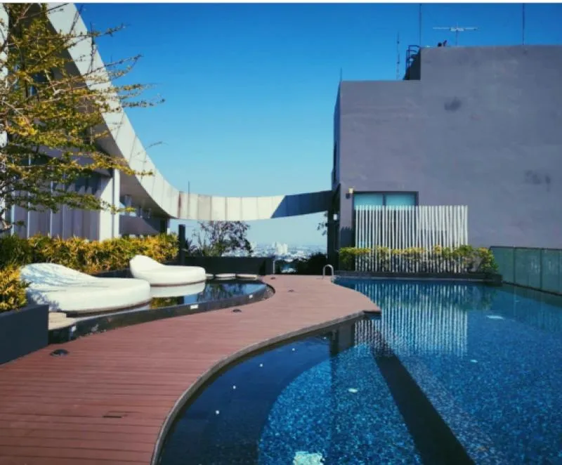 Condo for sale at Rhythm Sukhumvit 44/1, 1 bedroom, 1 bath, fully furnished room, ready to move in, beautiful view, very cheap.