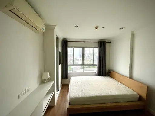 Condo for sale Lumpini Place Rama 9 - Ratchada, spacious room. There is usable space. The price is not expensive. Hurry and buy before you miss out.