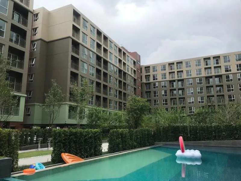 -ขาย lumpini place bangna km.3 ชั้น4 ตึกC ห้องสะอาดๆ ใหม่แกะกล่องสุดๆ พร้อมสระว่ายน้ำขนาดใหญ่ รีบเลย