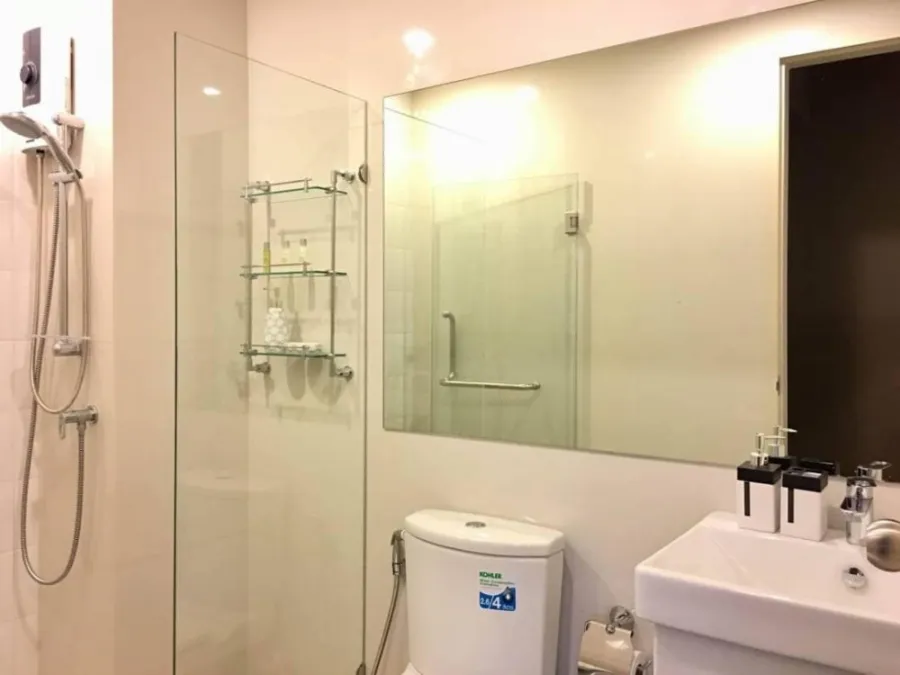 Condo for rent Life Asoke, pool view, good location, furniture, ready to move in, book now!!