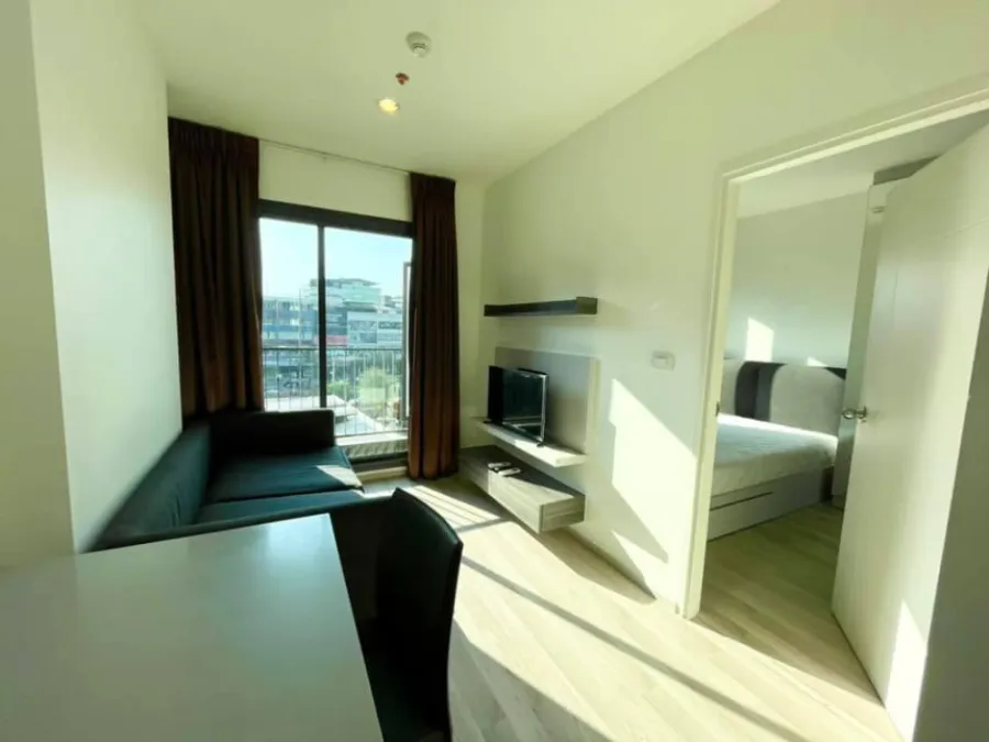 Sell / rent Condo Centric Ratchada-Huay Kwang, beautiful room, good condition, complete furniture. Appliances ready. Must reserve.