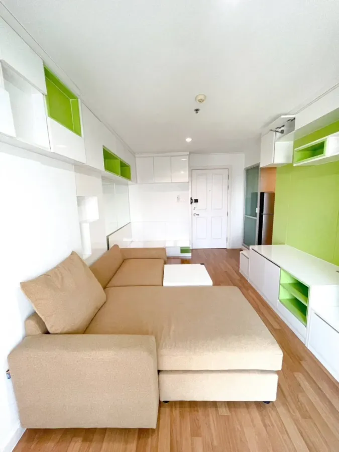 For sale or rent: Lumpini Park Riverside - Rama 3. Corner unit offering privacy, high-quality built-in furniture, and beautiful view. Book now!