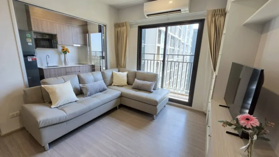 For rent: The Parkland Phetkasem 56, 2 bedrooms, spacious living area, great location, complete amenities. Book now!