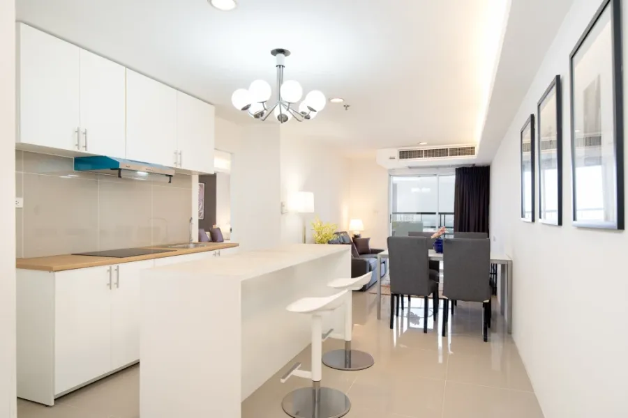 For rent or sale: The Waterford Diamond Sukhumvit 30/1, very high floor, city view, spacious area, hurry and reserve now.