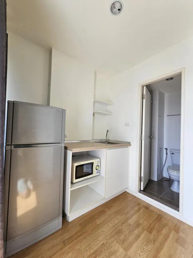 For sale: Lumpini Ville On Nut–Phatthanakan, corner unit with privacy, fully furnished, swimming pool view. Reserve now!