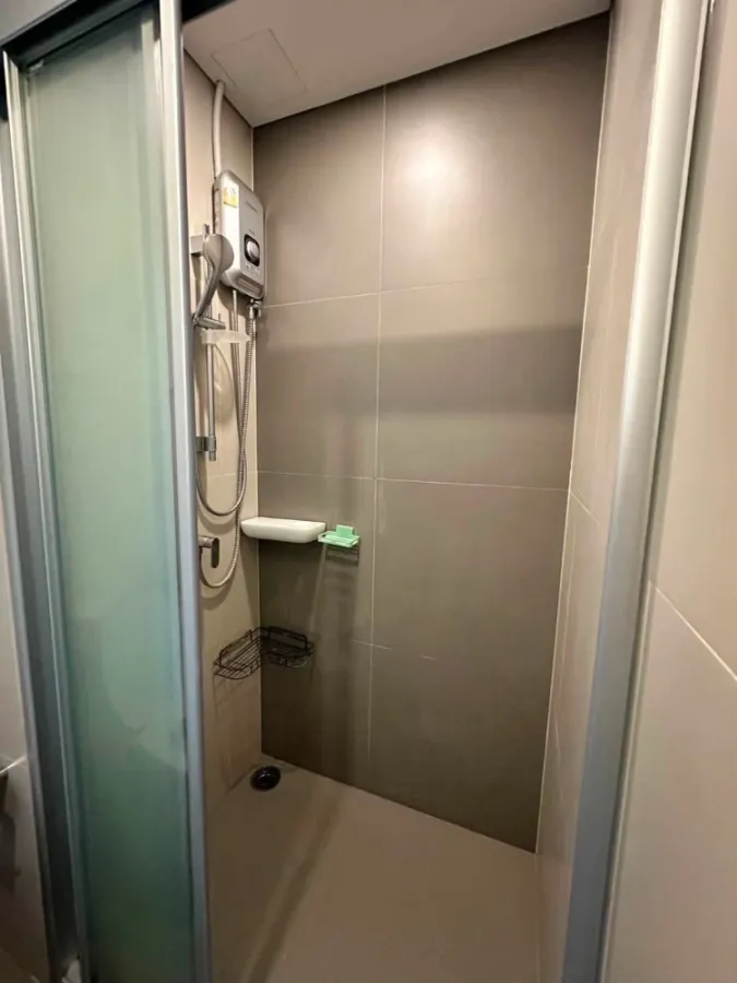 Condo for rent at Lumpini Place Ratchada-Sathu, 28th floor. High floor with great view. Fully furnished. Book now!