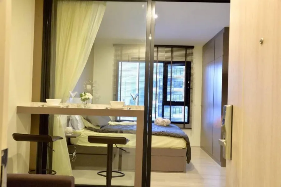 Condo for rent Life Asoke, pool view, good location, furniture, ready to move in, book now!!
