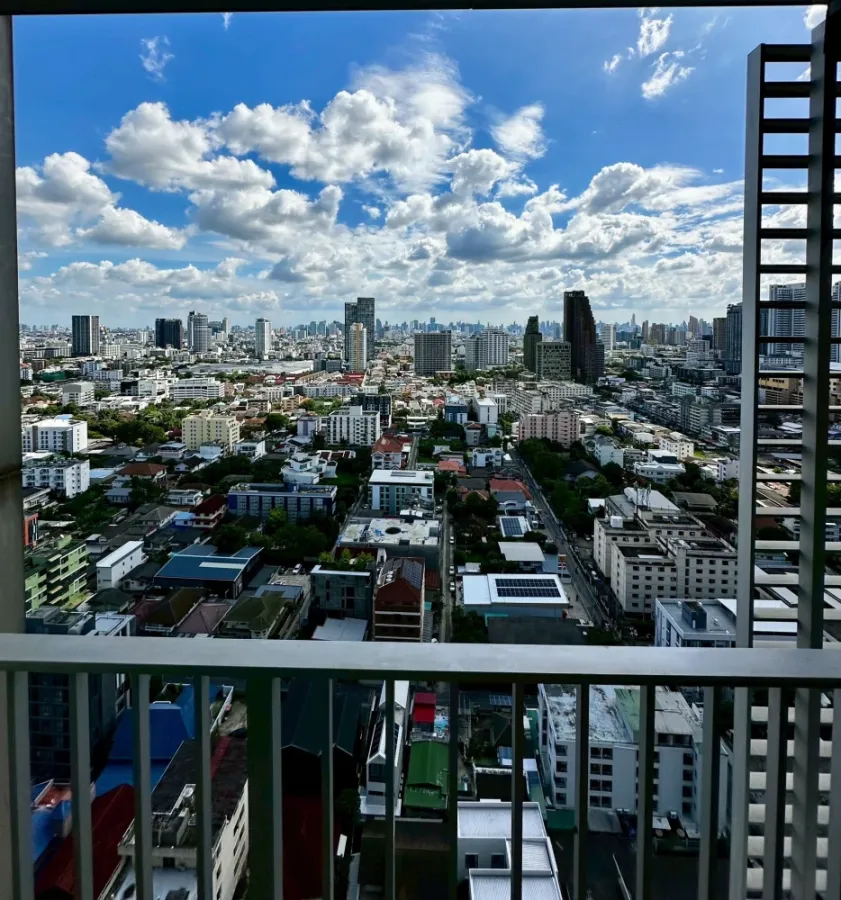 Abstracts Phahonyothin Park for rent, 2 bedrooms, plenty of usable space, good location, comes with complete facilities, reserve now.