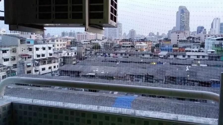 For sale: Ratchada City Condo, corner room, not crowded, comes with a lot of usable space, don't miss it.