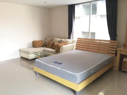 Urgent sale, Ratchada City Condo 18, beautiful corner room, no block, in the heart of Ratchada, near Sutthisan BTS. If interested, hurry up.