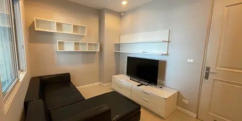 ให้เช่า คอนโด Q House สาทร ห้องน่าอยู่ ขนาดกว้าง เฟอร์ครบ ชั้นสูง ราคาปัง ลากกระเป๋าเข้าอยู่เลย