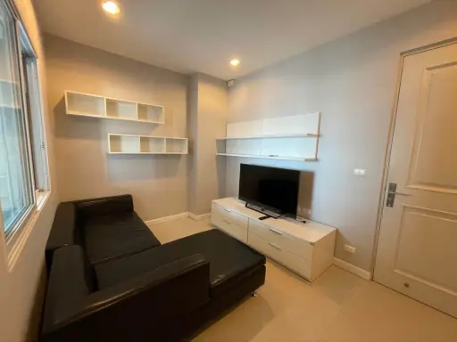 Condo for rent, Q House Sathorn, nice room, spacious size, fully furnished, high floor, great price, just drag your luggage in.