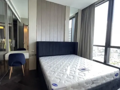 For rent: The Esse Sukhumvit 36, 24th floor, beautiful room, fully decorated, very livable. If interested, hurry and reserve now.