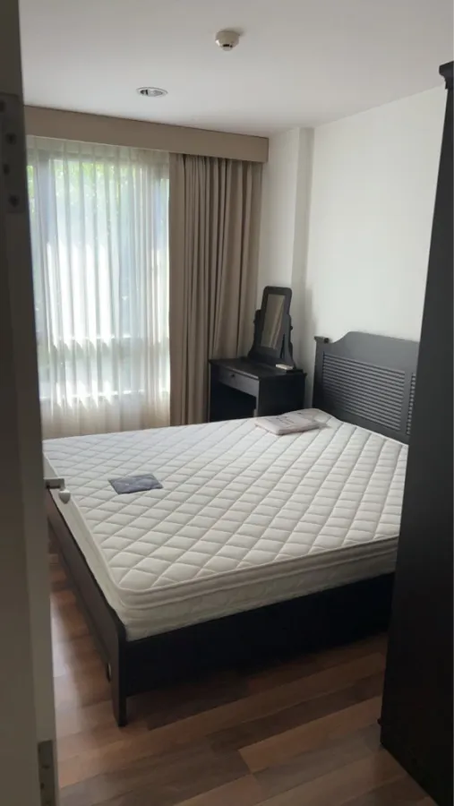 Silk Sanam Pao condo for rent. Spacious and comfortable room with complete furniture and appliances. Ready to move in! Book now!