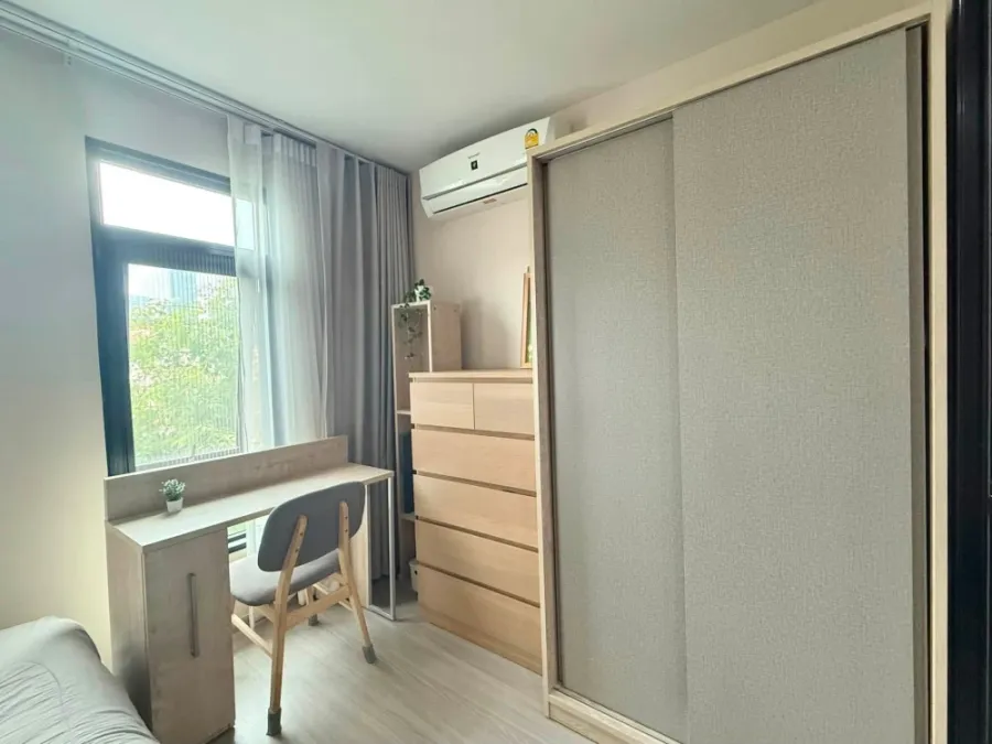 Selling Aspire Asoke - Ratchada, Building E, 3rd floor. Bright and comfortable room, very livable. Book quickly!