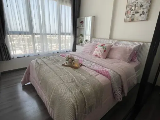 Selling a unit at The Base Park East, on a very high floor (26th floor). Beautifully decorated in a sweet and lovely style. Book now!