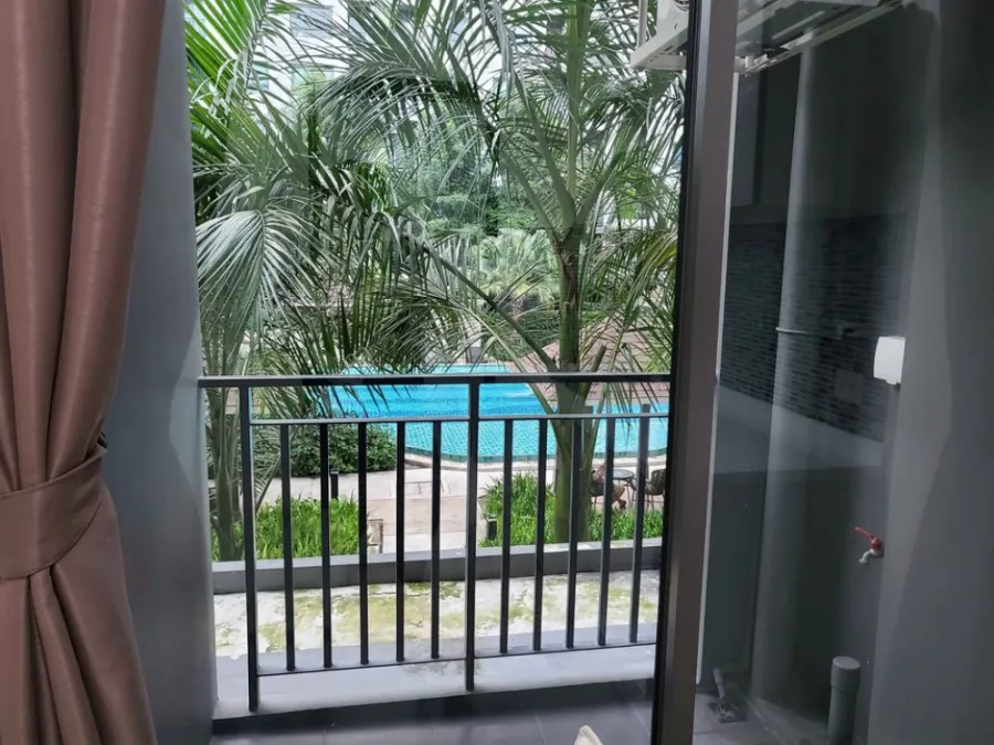 For rent, Grene Don Mueang-Songprapha, 2nd floor, pool view, beautiful room, airy, very pleasant. Hurry up to reserve, not to be missed.