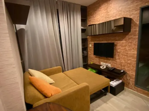 Condo for rent, Ideo Mobi Rama 9, 1 bedroom, wallpaper in the whole room Get a sofa that can be adjusted to sleep and watch movies comfortably. Book n