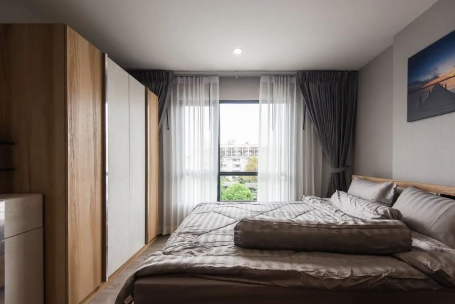 Condo for rent, Reach Phahonyothin 52, wide room, east side, city view, near BTS Green Line, Saphan Mai Station.