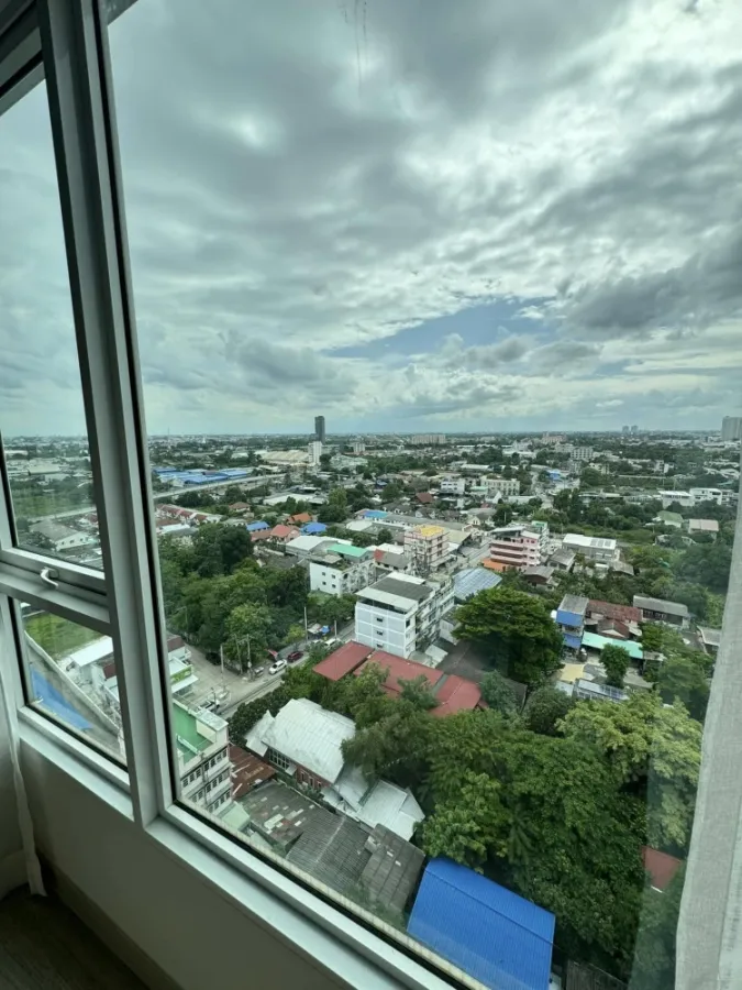 For rent or sale, The Crystal bliss, Rattanathibet, 18th floor, comfortable outside view, partitioned room, ready to move in. Hurry and move in now.
