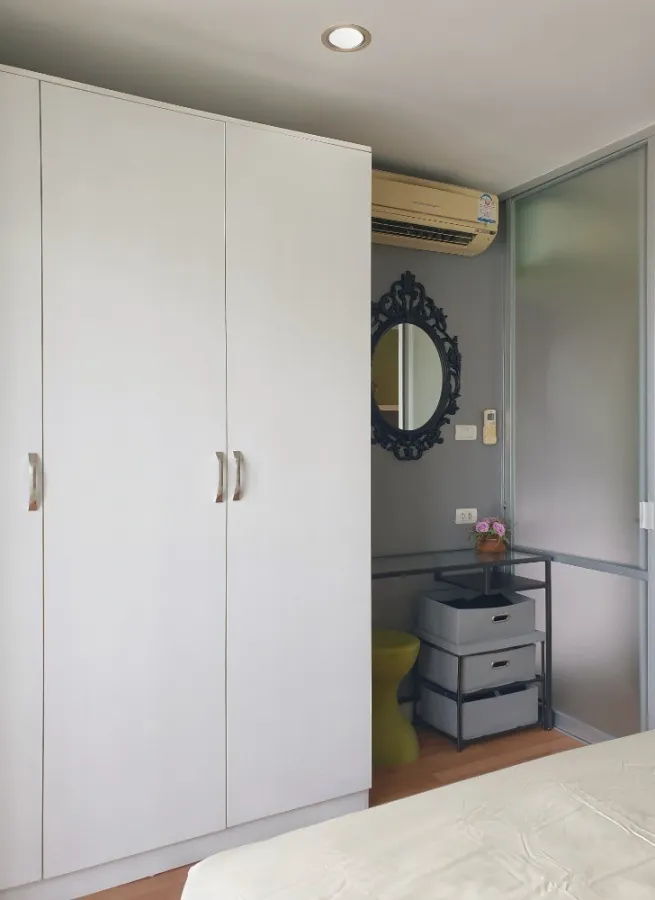 For sale or rent Lumpini Place Ramindra-Lak Si The room is decorated in bright colors, very livable, open view, good price, book quickly.