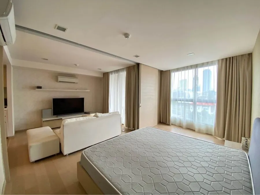 Condo LIV@49 for rent, white-toned room, clean and comfortable to the eyes, very spacious room, large-screen TV, can watch movies to your heart's cont