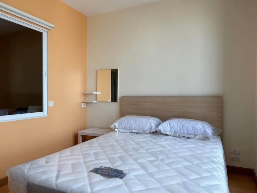 For rent: Life @ Ratchada-Sutthisan, great city view, fully furnished, complete electrical appliances, just bring your own stuff and you can move in.
