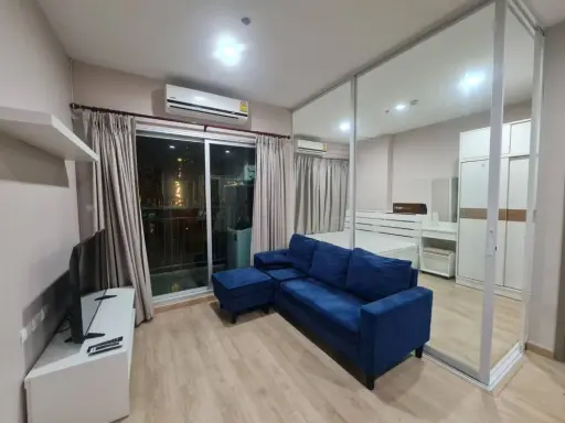 For rent, The Tempo Grand Sathorn-Wutthakat, separated room. Big sofa, nice to sit on. Don't wait, reserve now. images