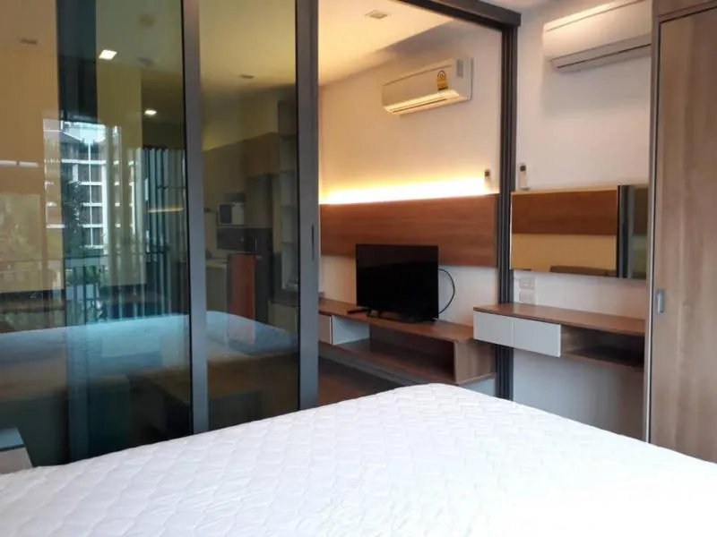 Condo for rent / sale, Trapezo Sukhumvit 16, beautiful room, fully furnished Central well Ready to own