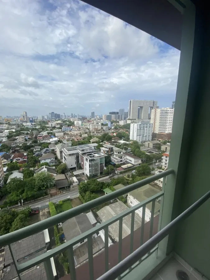 For rent: Lumpini Place Ratchayothin, nice room, good location, fully furnished, view of Chang Building, don't miss it.