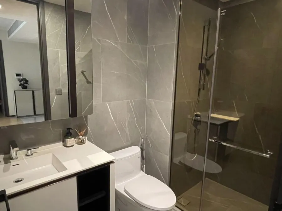 For rent or sale: The Reserve Sukhumvit 61, spacious room, pool view, shady, decorated in Modern style, beautiful and good. Book now.