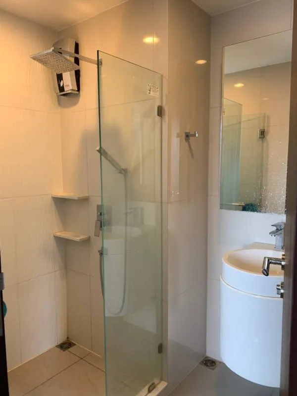 For Rent คอนโด ริทึ่ม อโศก ห้องมุม วิวสระ เฟอร์นิเจอร์ครบครัว มาแต่ตัวพร้อมเข้าอยู่ได้เลยจ้า ด่วนๆ