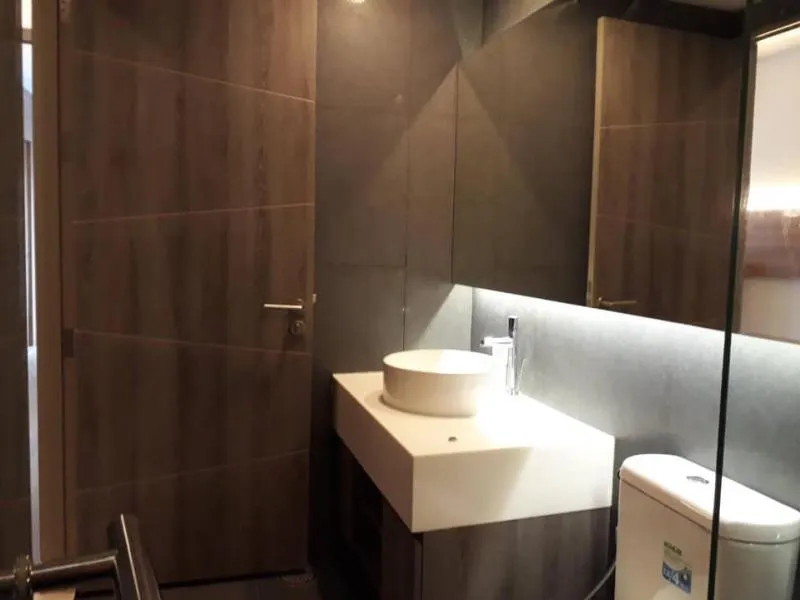 Condo for rent / sale, Trapezo Sukhumvit 16, beautiful room, fully furnished Central well Ready to own
