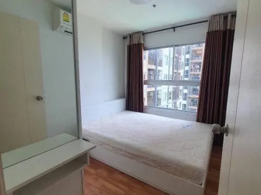 For rent The Trust Ngamwongwan, room in white tones, clean and comfortable to the eye. Separated into clear proportions. Very good price. Don't miss