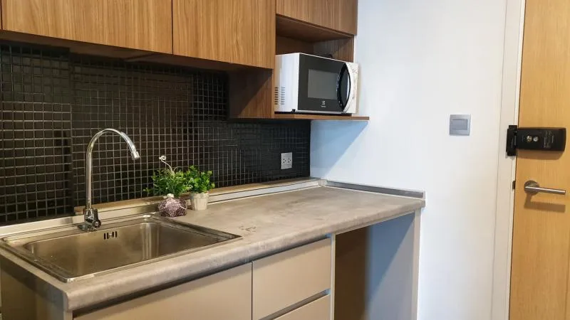 คลาสสิคมาก!! ห้องแบบ 1 Bed Kave Condo กรุผนังลายก่ออิฐสีขาวสวยมากๆ ตึก A เดินใกล้ๆ ห้องจริงน่าอยู่มา