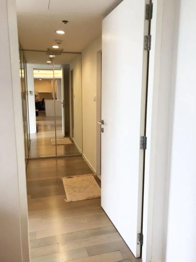 For sale for rent, Sukhumvit 61 mode, room decorated with good style, wide and large, just carry one bag and move in.