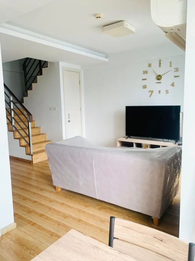 For rent เจ อาร์ วาย คอนโด พระราม 9 ห้องDuplex ชั้นสูง ห้องกว้างน่าอยู่ เฟอร์นิเจอร์ครบ พลาดไม่ได้นะ