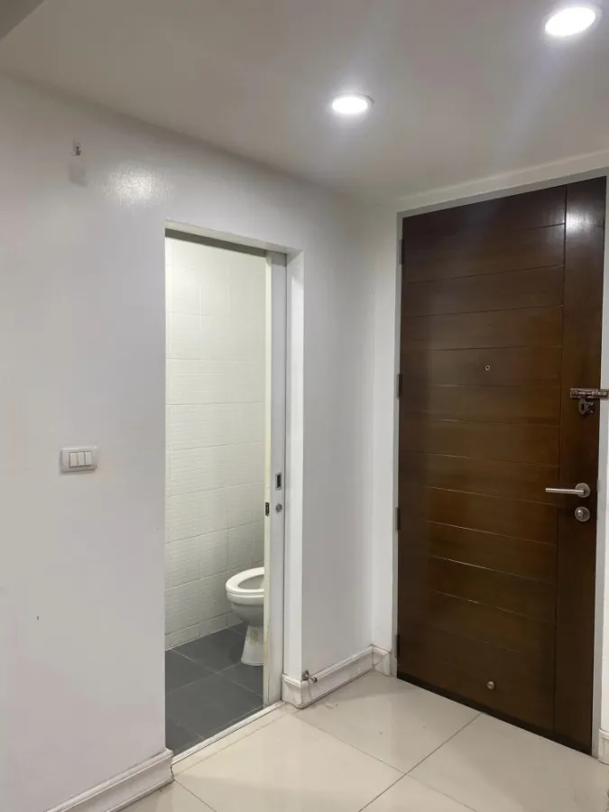 For rent Thana Tree (Charan Sanitwong 40), duplex style room, comfortable to sleep, good furniture. Good like this, don't miss it.
