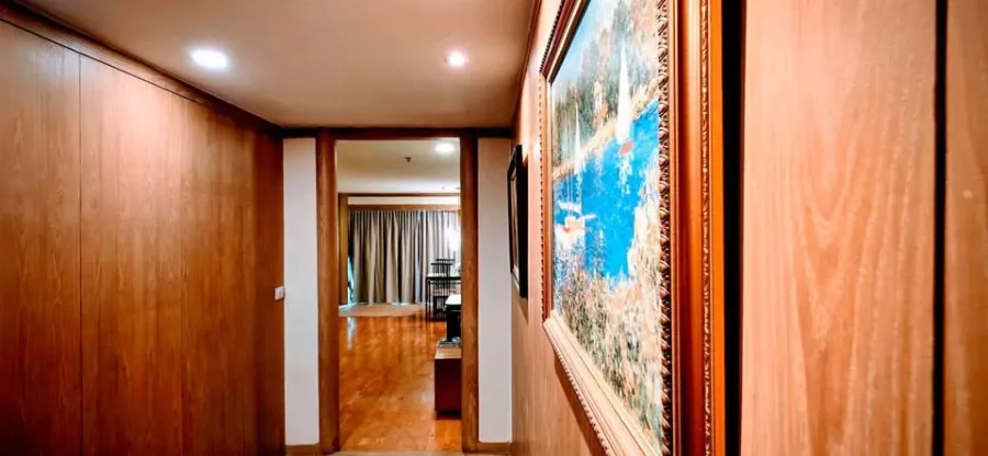 For rent: ICON III, very spacious room, plenty of usable space, fully furnished, reserve now.