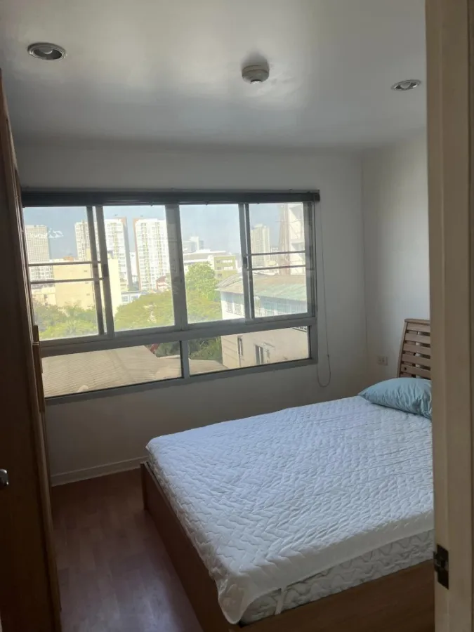 For sale or rent Lumpini Ville Cultural Center The room is divided into proportions. Convenient travel The central area is awesome. Book now.