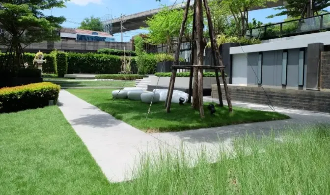 For sale the base rama 9 - ramkhamhaeng. Simple tone color room, beautifully decorated, fully furnished, the price is striking, so hurry can't miss it.