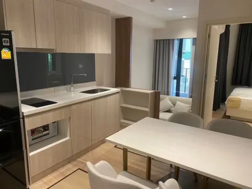 ให้เช่า Runesu Thonglor 5 ชั้น 2 ห้องน่าอยู่ แต่งครบ สนใจรีบจองเลย อย่ารอช้า