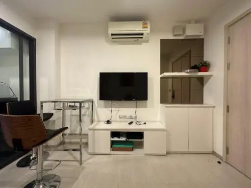For rent: Rhythm Sukhumvit 42, fully furnished, electrical appliances, good location, next to the mall, just come and move in.