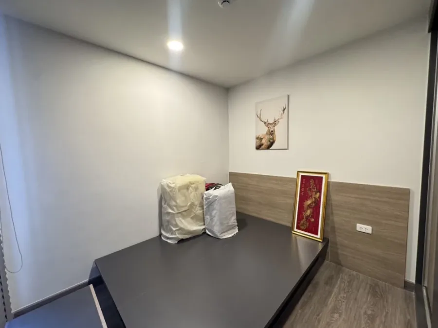 Urgent sale! Flexi Condo Sathorn-Charoen Nakhon. Large, comfortable room with plenty of usable space. Come and reserve yours today!