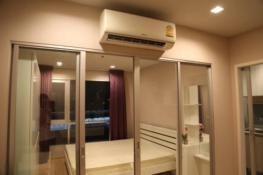 For rent: Casa Condo Ratchada-Ratchaphruek. The room is simply decorated, ready to move in, big screen TV, don't miss it.