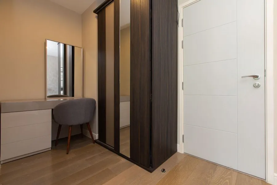 For rent, The Crest Sukhumvit 24, spacious room, comfortable, every piece of furniture is carefully selected. Don't miss it.