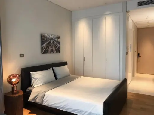 For rent, Sindhorn Residence, 3rd floor, spacious STUDIO room, elegantly decorated, looks good, very inviting. Hurry up and reserve now. images