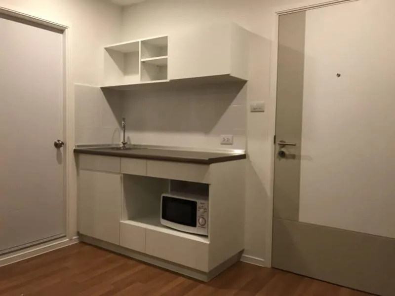 Rent lumpini place bangna km.3, 6th floor, building A, clean room. Fully furnished. The view of the pool is slow.