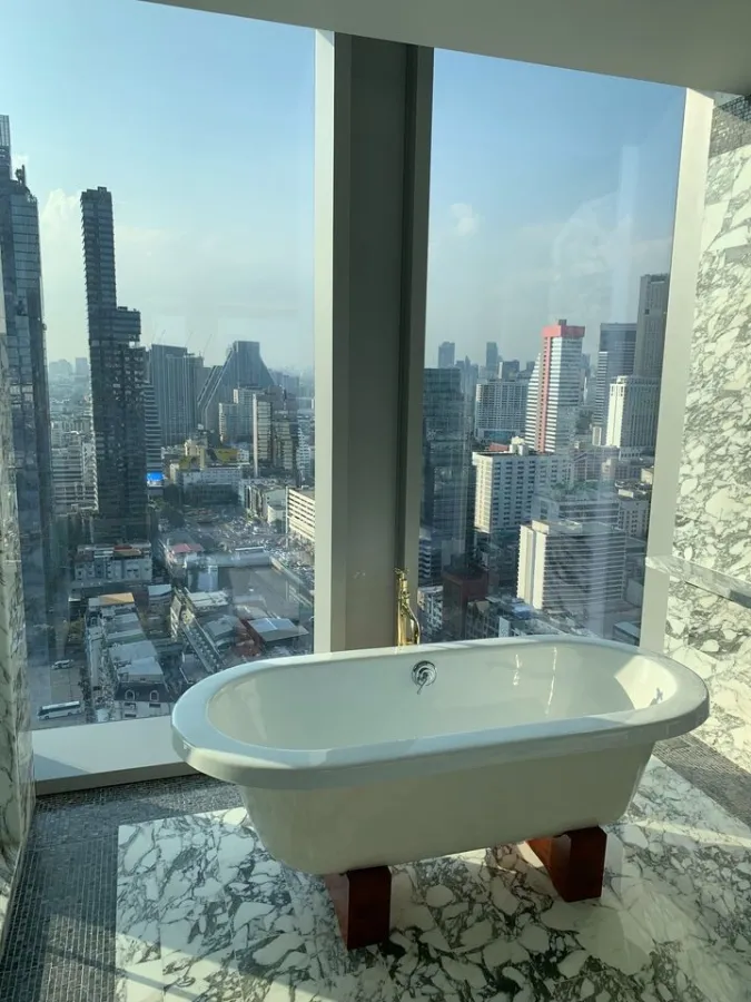 ขาย The Ritz-Carlton Residences Bangkok ห้องกว้างมาก วิวสวยสุดๆ ตกแต่งเรียบหรู จองก่อนได้ก่อน